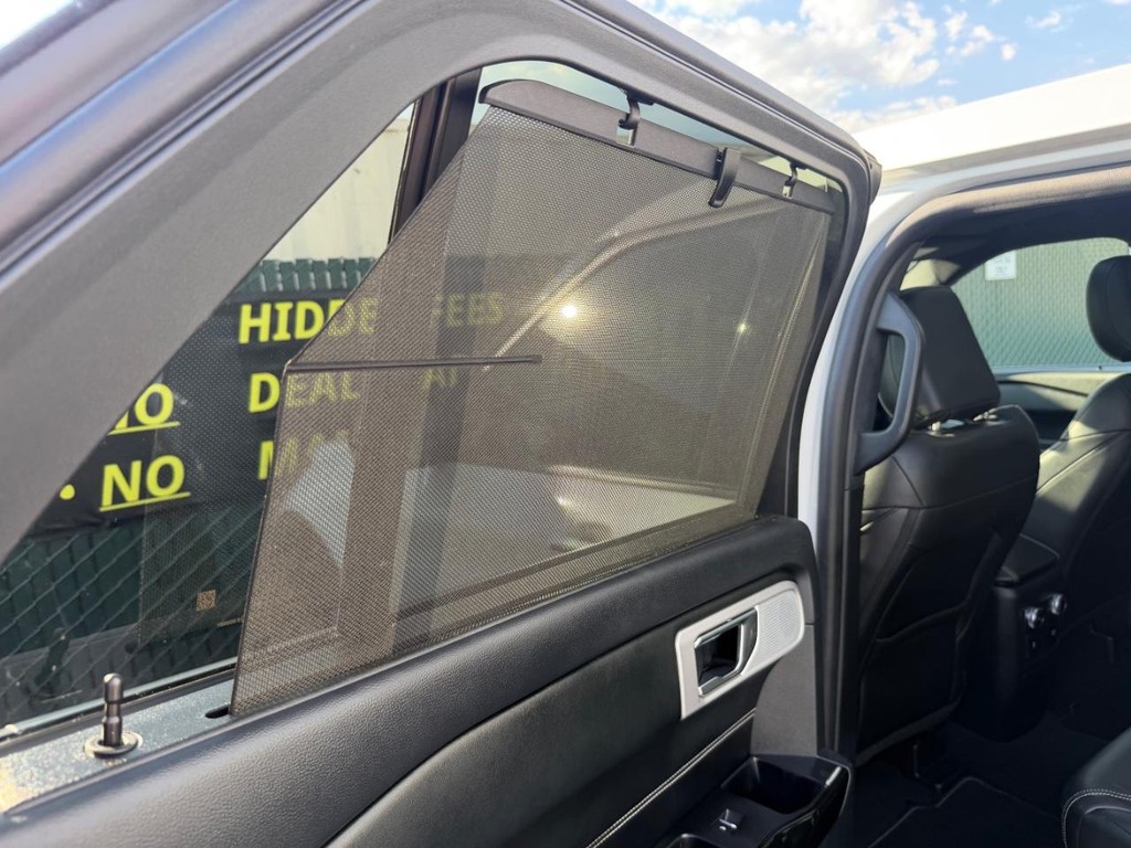 Ford Explorer Vehicle Full-screen Gallery Image 48