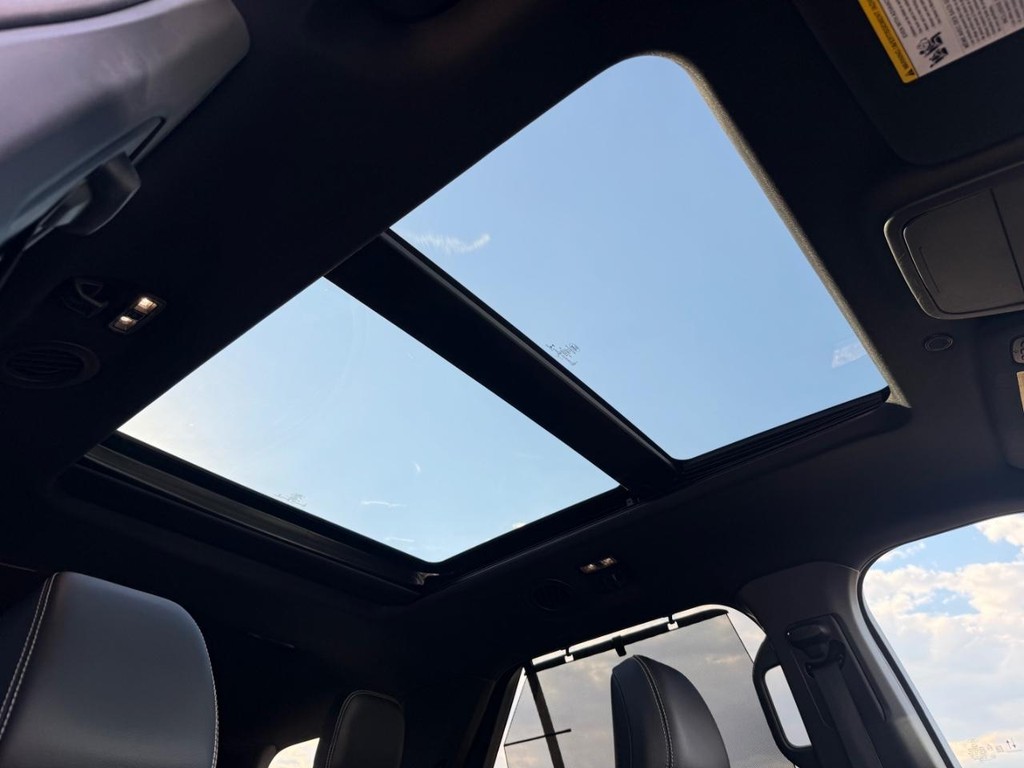 Ford Explorer Vehicle Full-screen Gallery Image 51