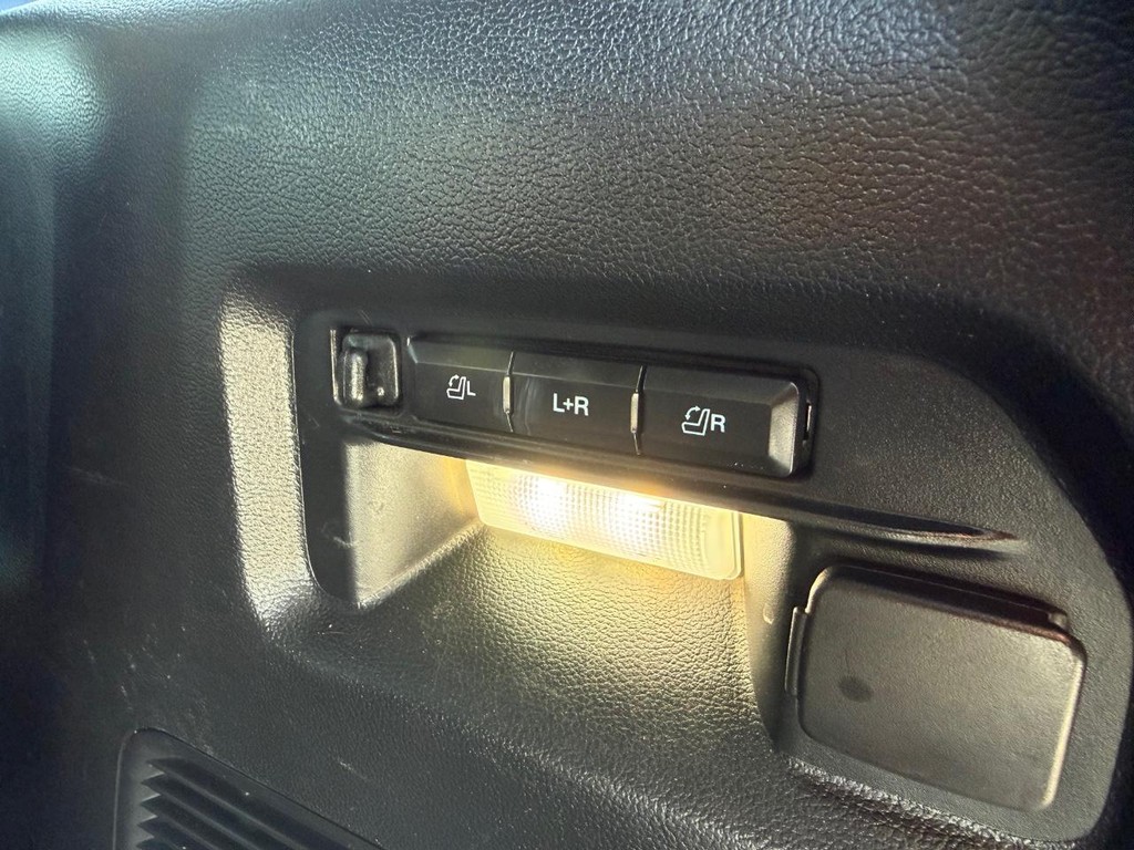 Ford Explorer Vehicle Full-screen Gallery Image 53