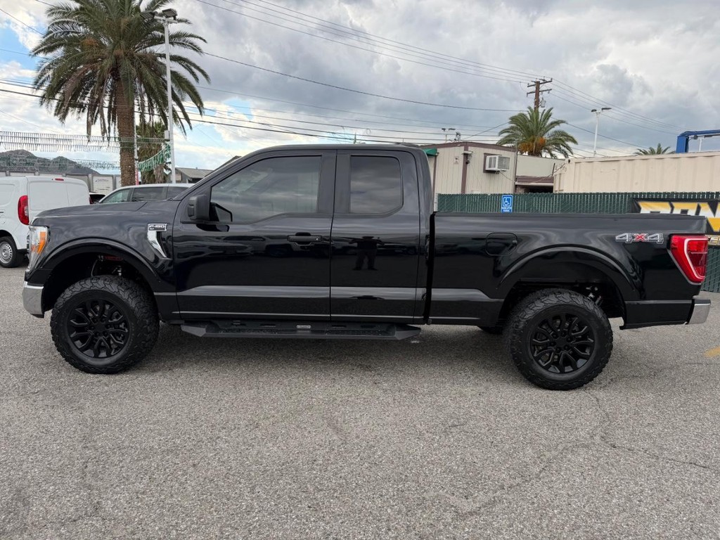 Ford F-150 Vehicle Full-screen Gallery Image 11