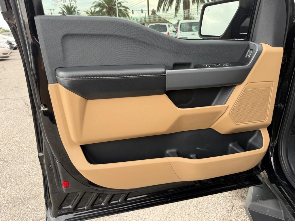 Ford F-150 Vehicle Full-screen Gallery Image 15