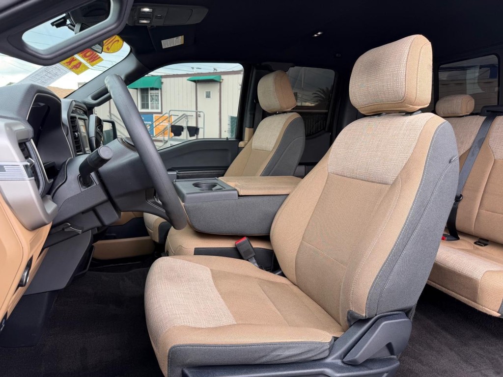 Ford F-150 Vehicle Full-screen Gallery Image 18