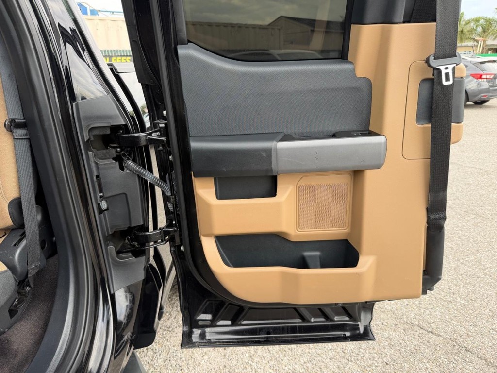 Ford F-150 Vehicle Full-screen Gallery Image 19