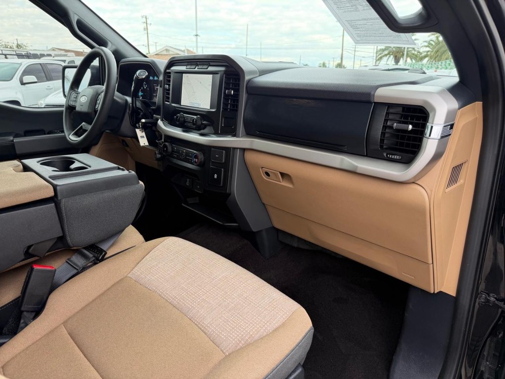 Ford F-150 Vehicle Full-screen Gallery Image 23