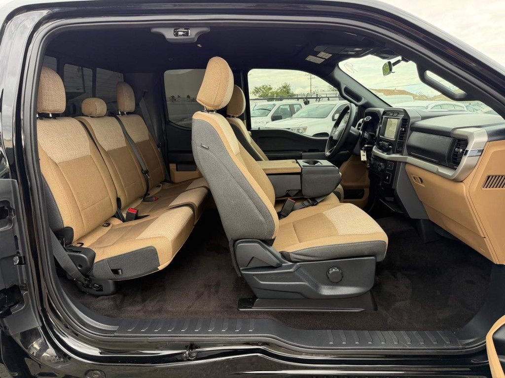 Ford F-150 Vehicle Full-screen Gallery Image 24