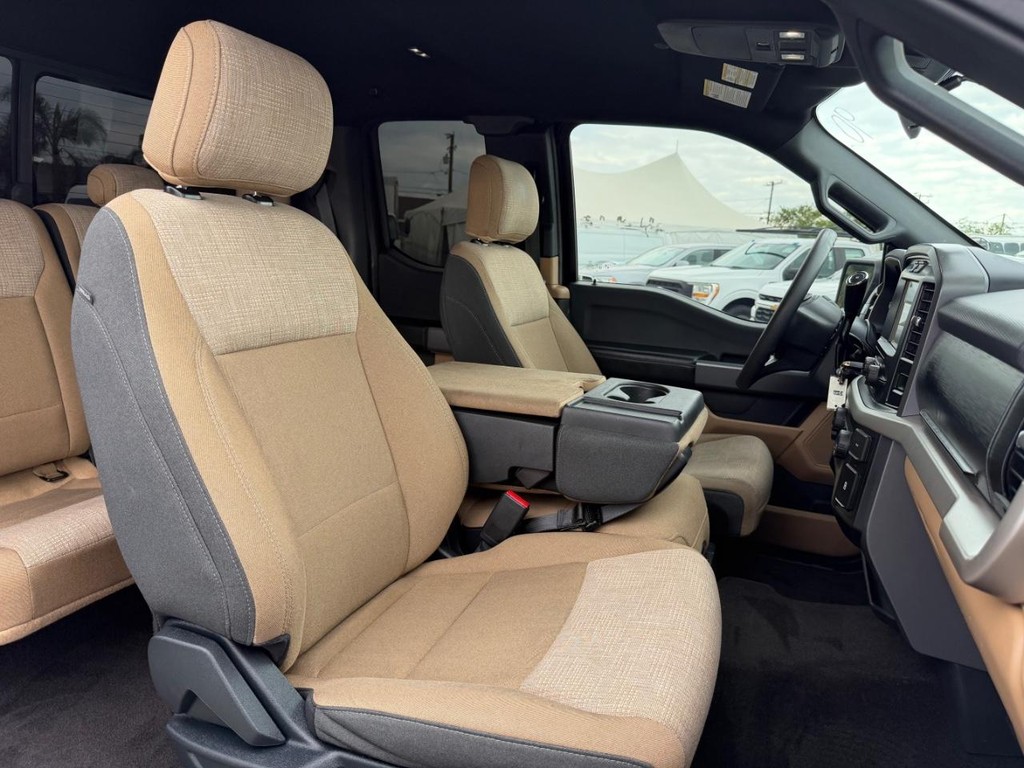 Ford F-150 Vehicle Full-screen Gallery Image 25