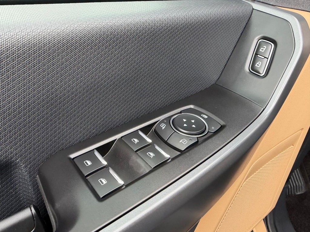 Ford F-150 Vehicle Full-screen Gallery Image 37