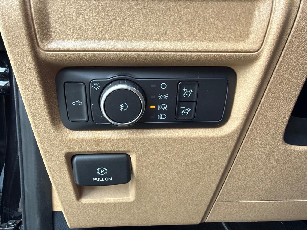 Ford F-150 Vehicle Full-screen Gallery Image 38