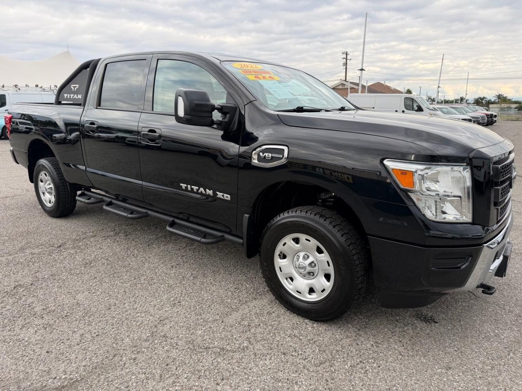 Nissan Titan XD Vehicle Full-screen Gallery Image 03
