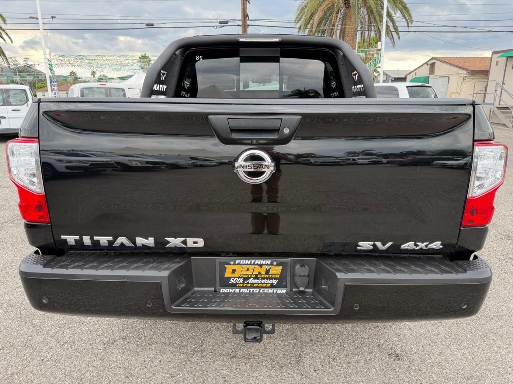 Nissan Titan XD Vehicle Full-screen Gallery Image 08