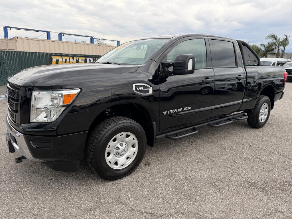 Nissan Titan XD Vehicle Full-screen Gallery Image 12