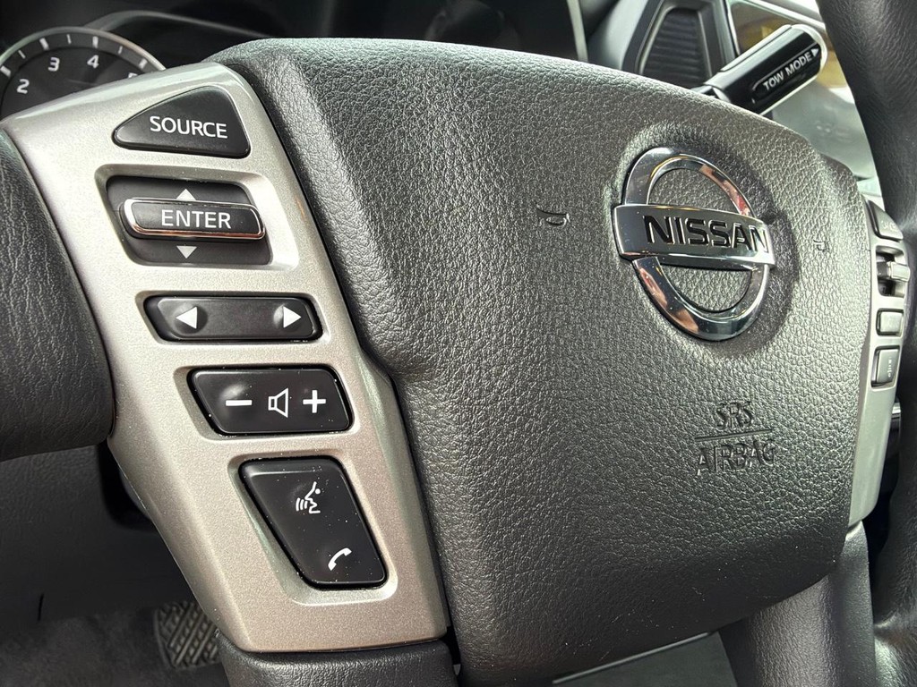 Nissan Titan XD Vehicle Full-screen Gallery Image 28