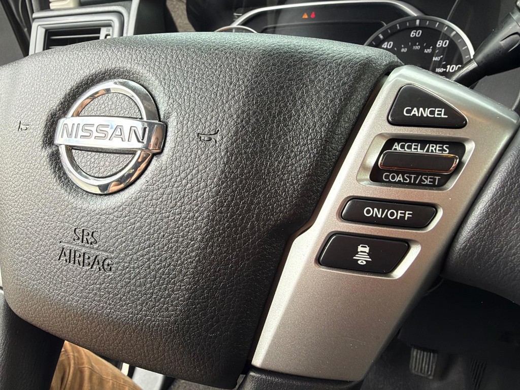 Nissan Titan XD Vehicle Full-screen Gallery Image 29