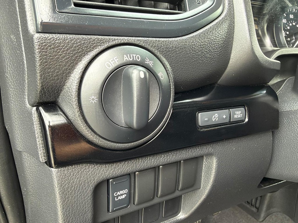 Nissan Titan XD Vehicle Full-screen Gallery Image 33
