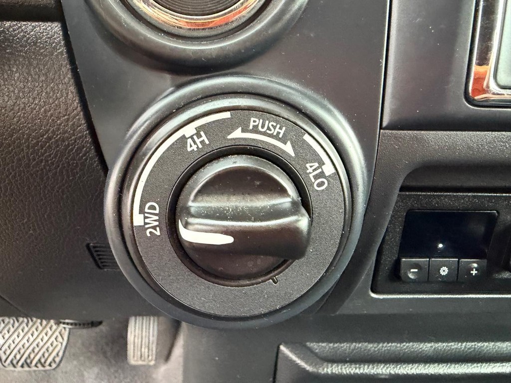 Nissan Titan XD Vehicle Full-screen Gallery Image 35