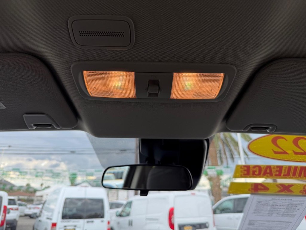 Nissan Titan XD Vehicle Full-screen Gallery Image 38