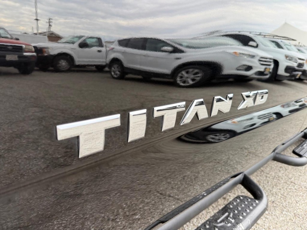Nissan Titan XD Vehicle Full-screen Gallery Image 48