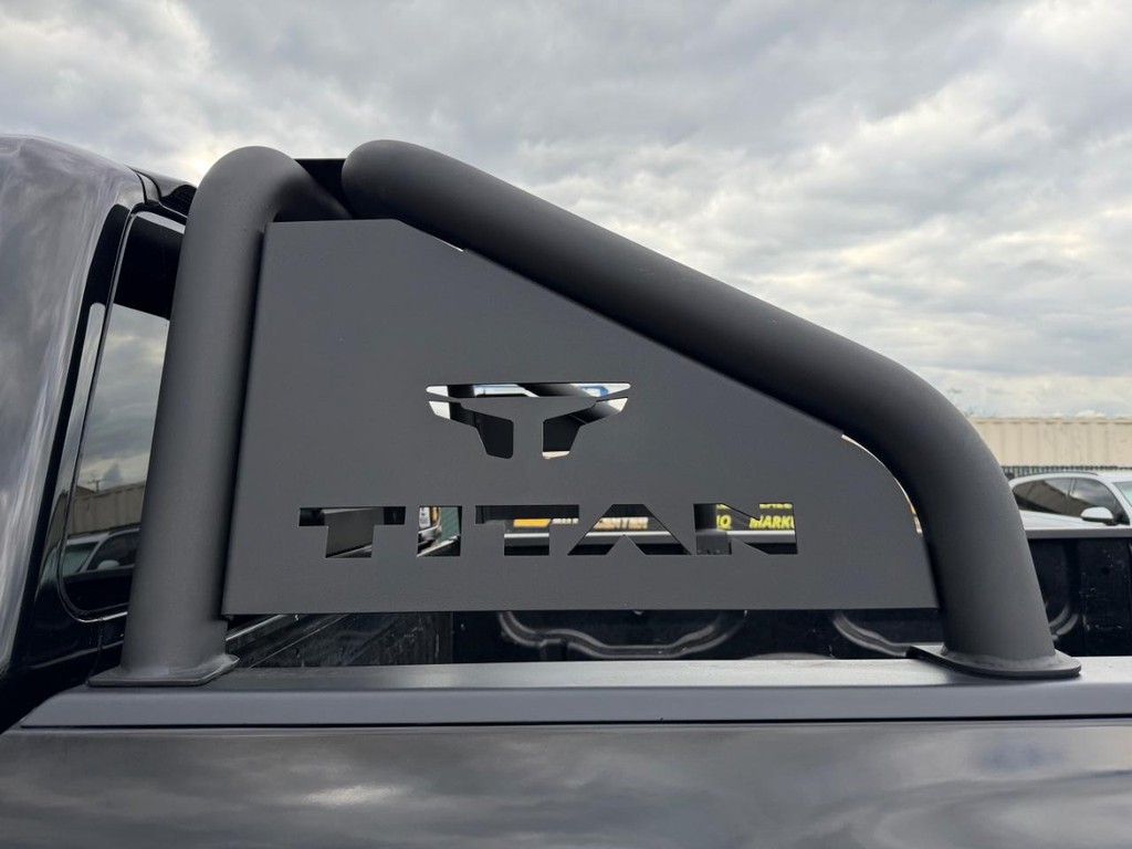 Nissan Titan XD Vehicle Full-screen Gallery Image 50