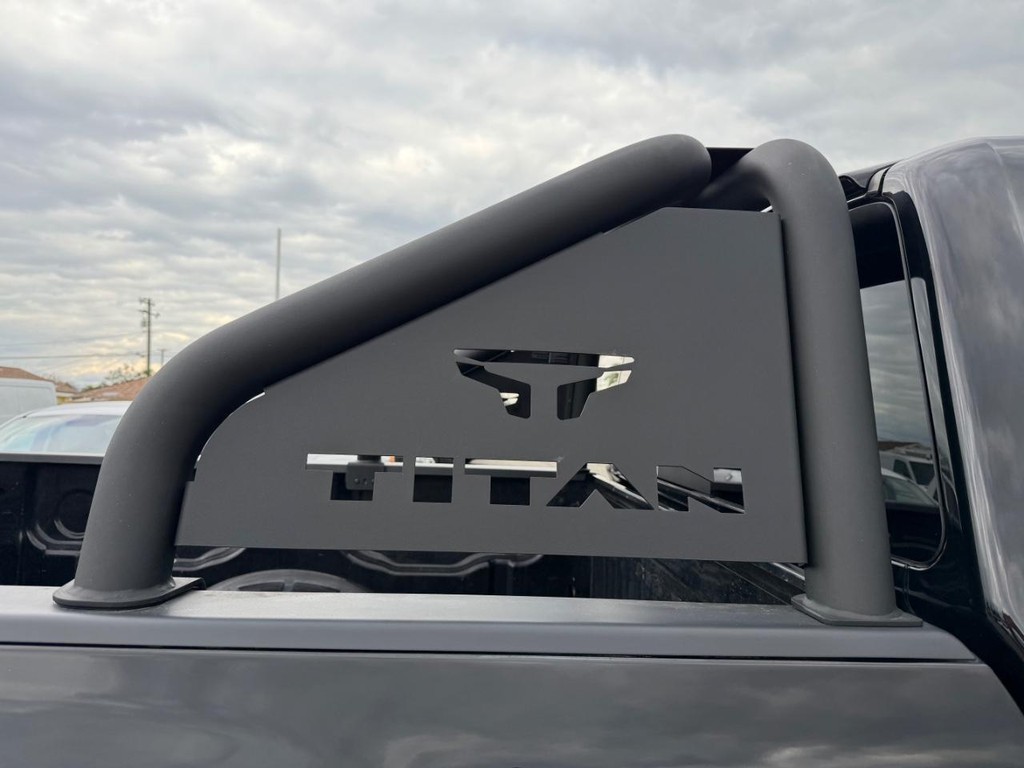 Nissan Titan XD Vehicle Full-screen Gallery Image 52
