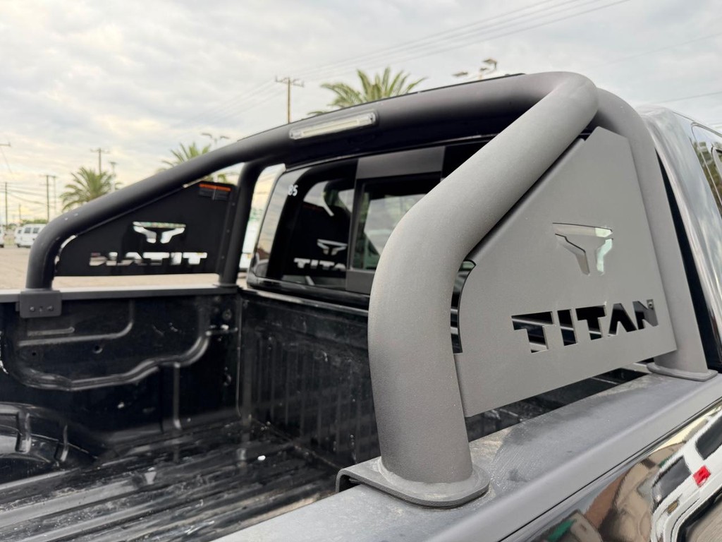 Nissan Titan XD Vehicle Full-screen Gallery Image 53