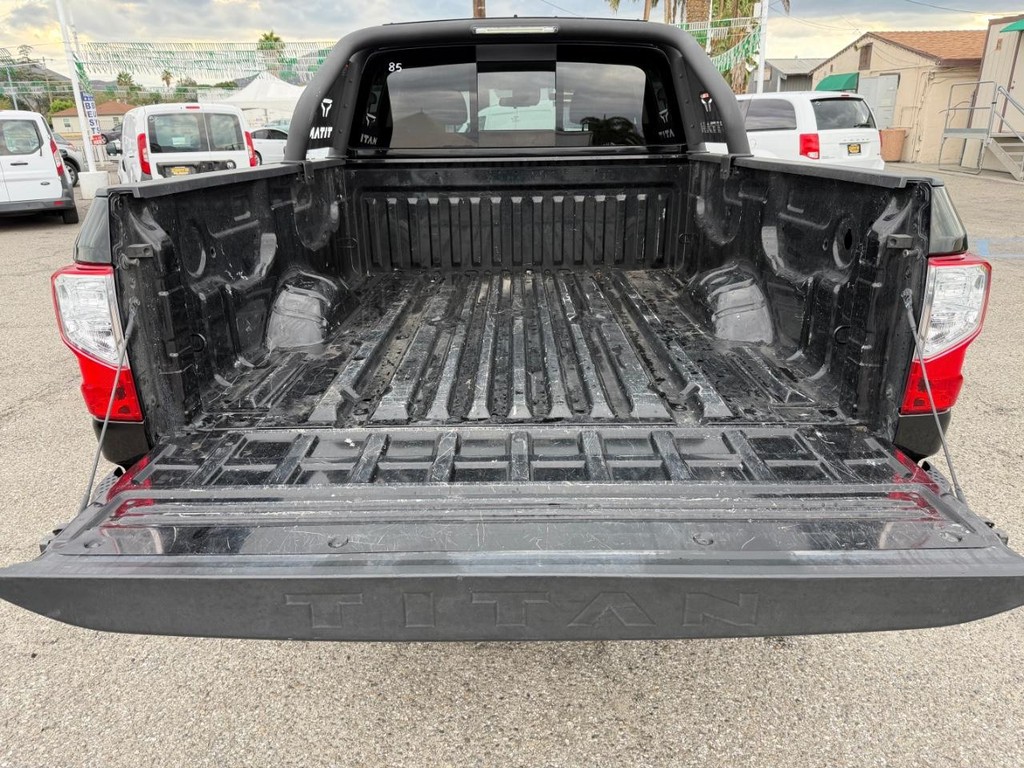 Nissan Titan XD Vehicle Full-screen Gallery Image 56