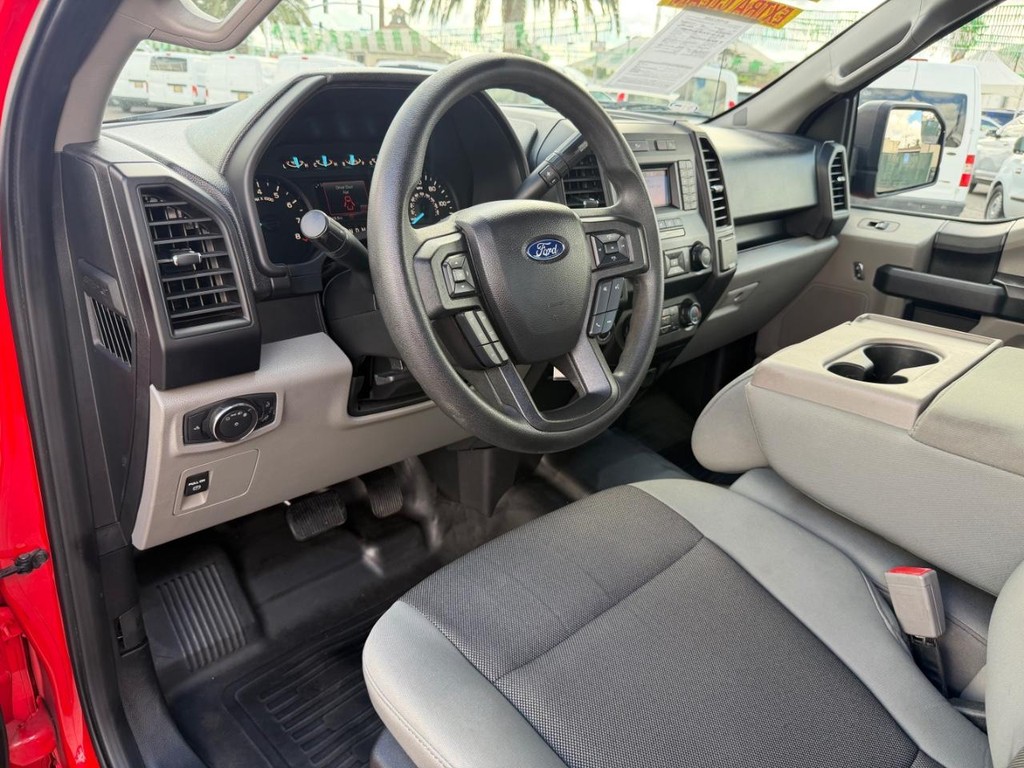 Ford F-150 Vehicle Full-screen Gallery Image 16