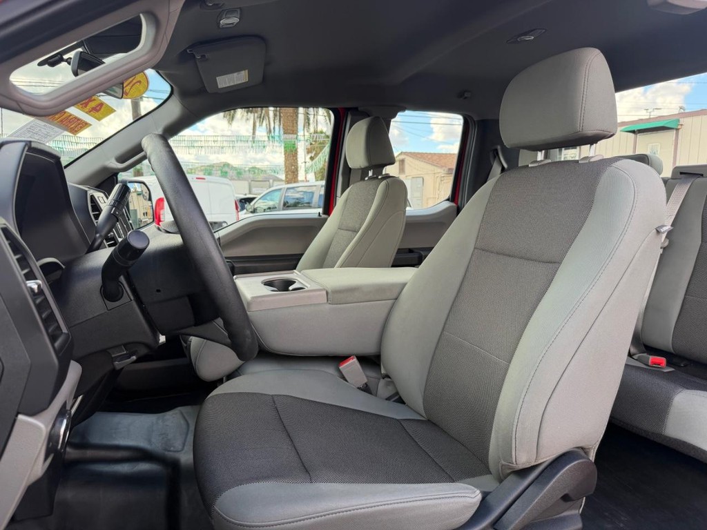 Ford F-150 Vehicle Full-screen Gallery Image 18