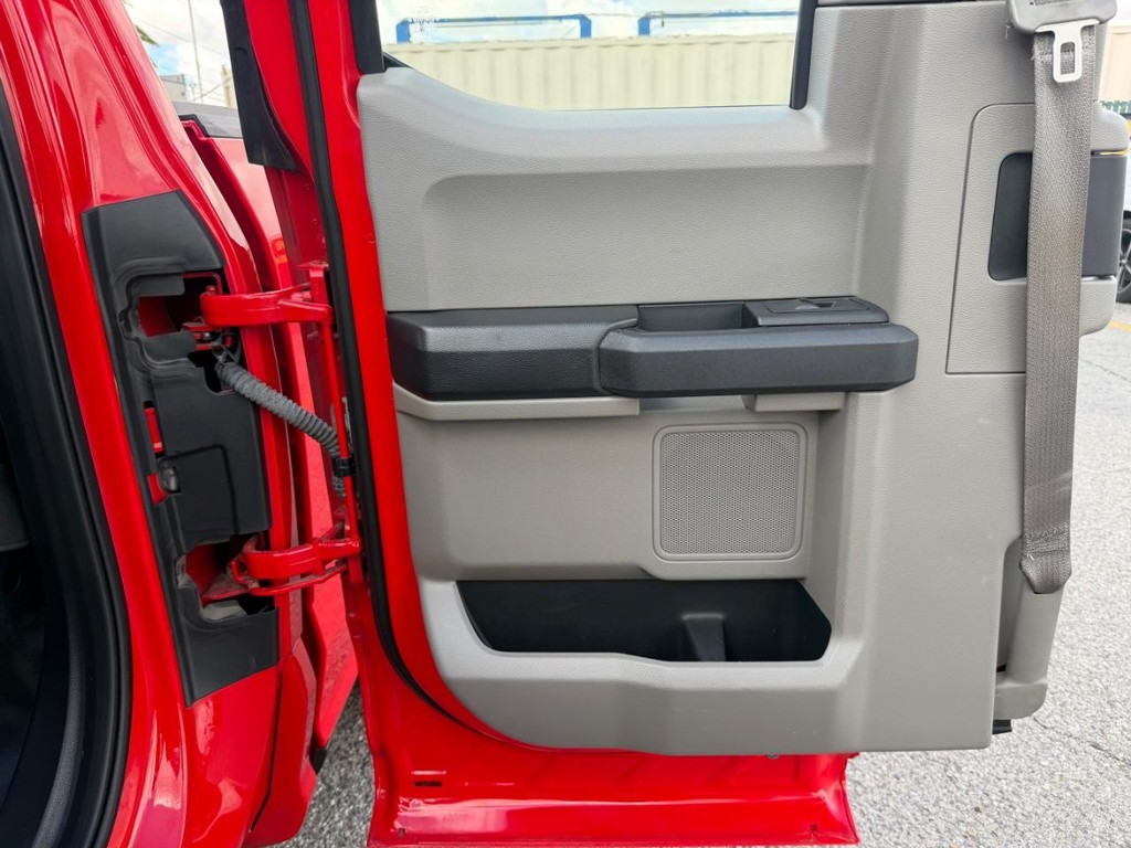 Ford F-150 Vehicle Full-screen Gallery Image 19