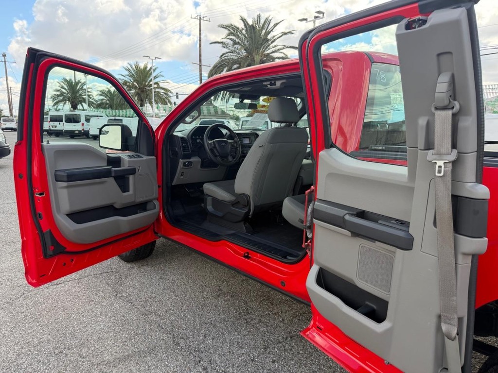 Ford F-150 Vehicle Full-screen Gallery Image 21