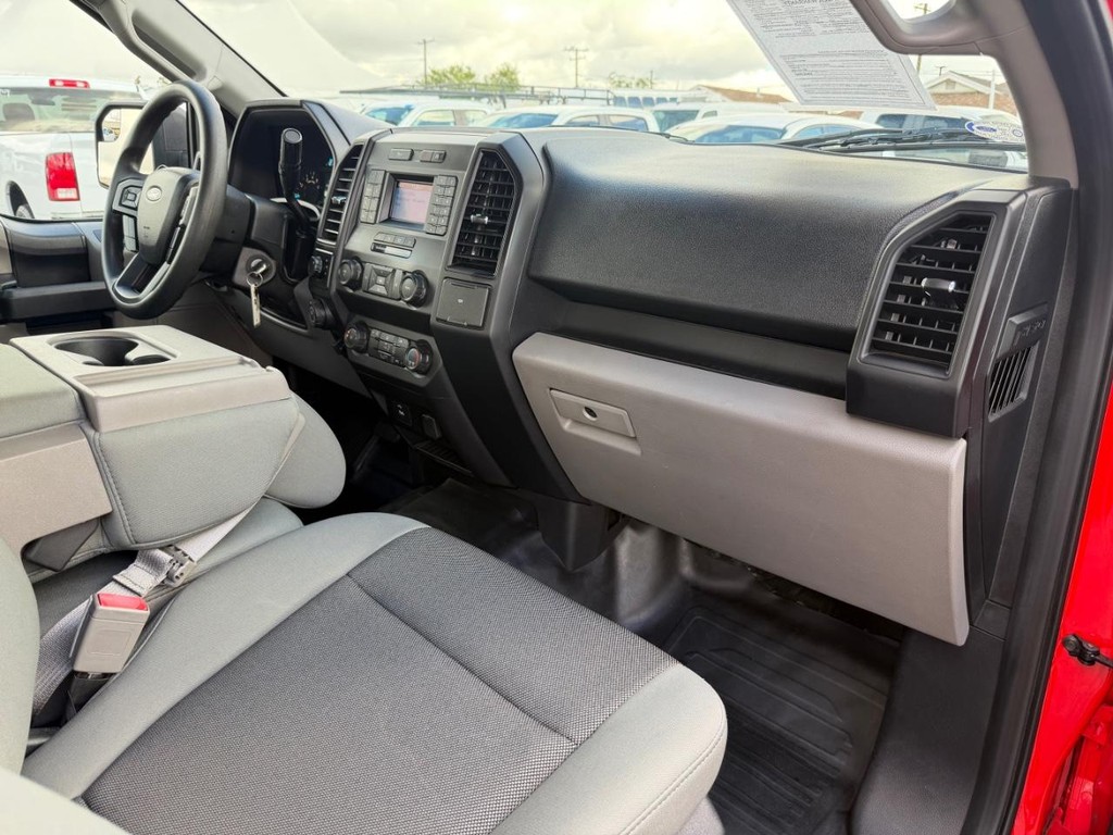 Ford F-150 Vehicle Full-screen Gallery Image 23