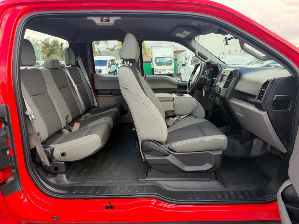 Ford F-150 Vehicle Full-screen Gallery Image 24