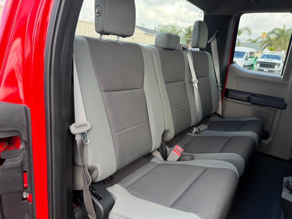 Ford F-150 Vehicle Full-screen Gallery Image 27