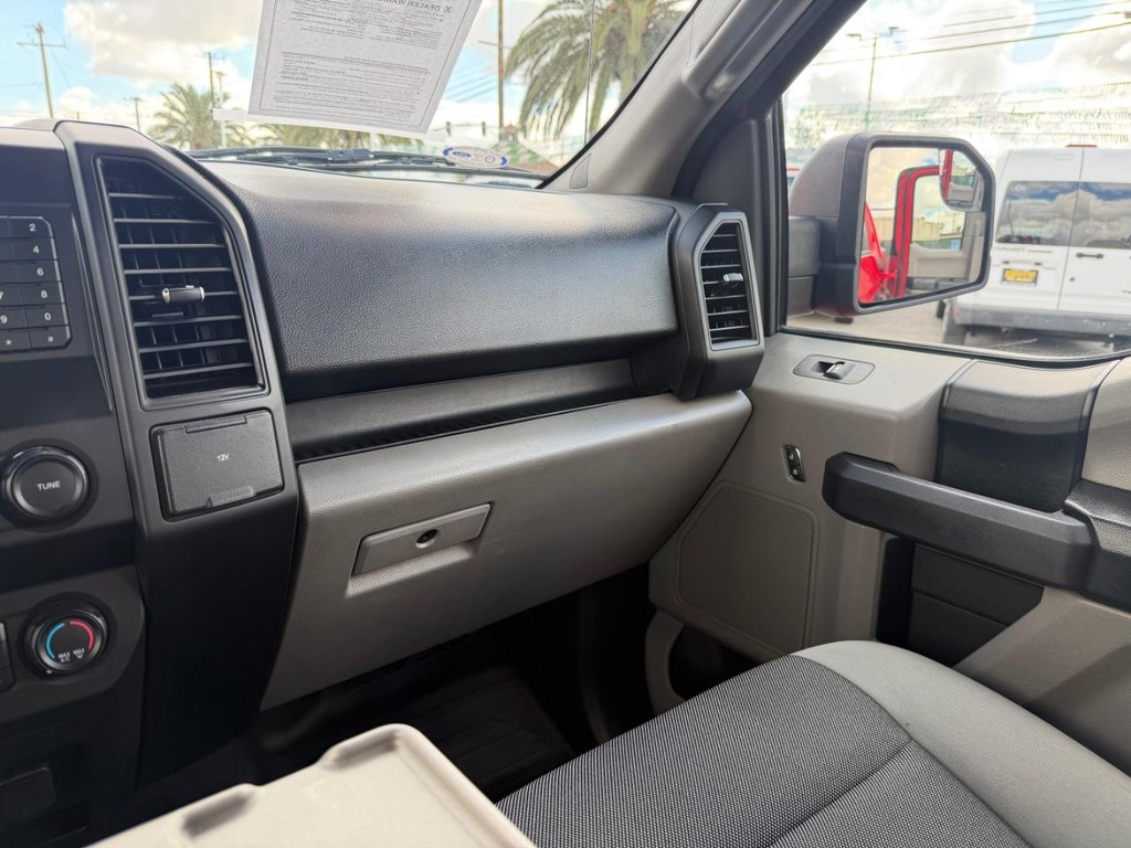 Ford F-150 Vehicle Full-screen Gallery Image 31
