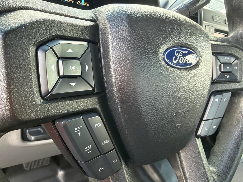 Ford F-150 Vehicle Full-screen Gallery Image 32