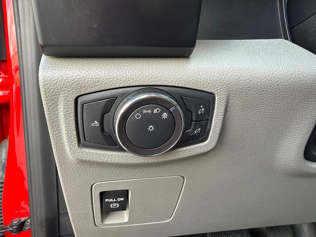 Ford F-150 Vehicle Full-screen Gallery Image 36