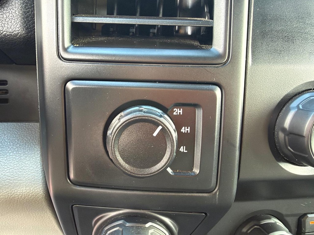 Ford F-150 Vehicle Full-screen Gallery Image 37