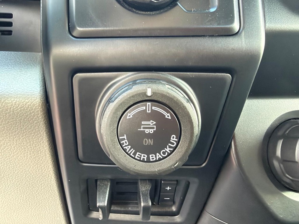 Ford F-150 Vehicle Full-screen Gallery Image 38