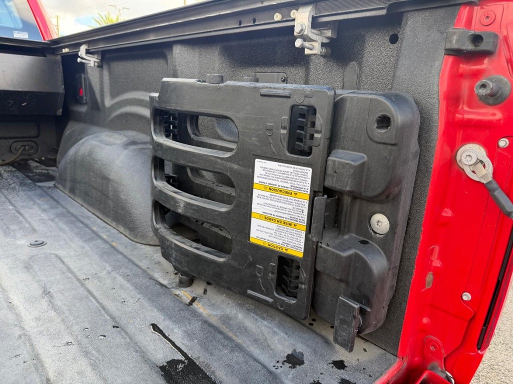 Ford F-150 Vehicle Full-screen Gallery Image 48