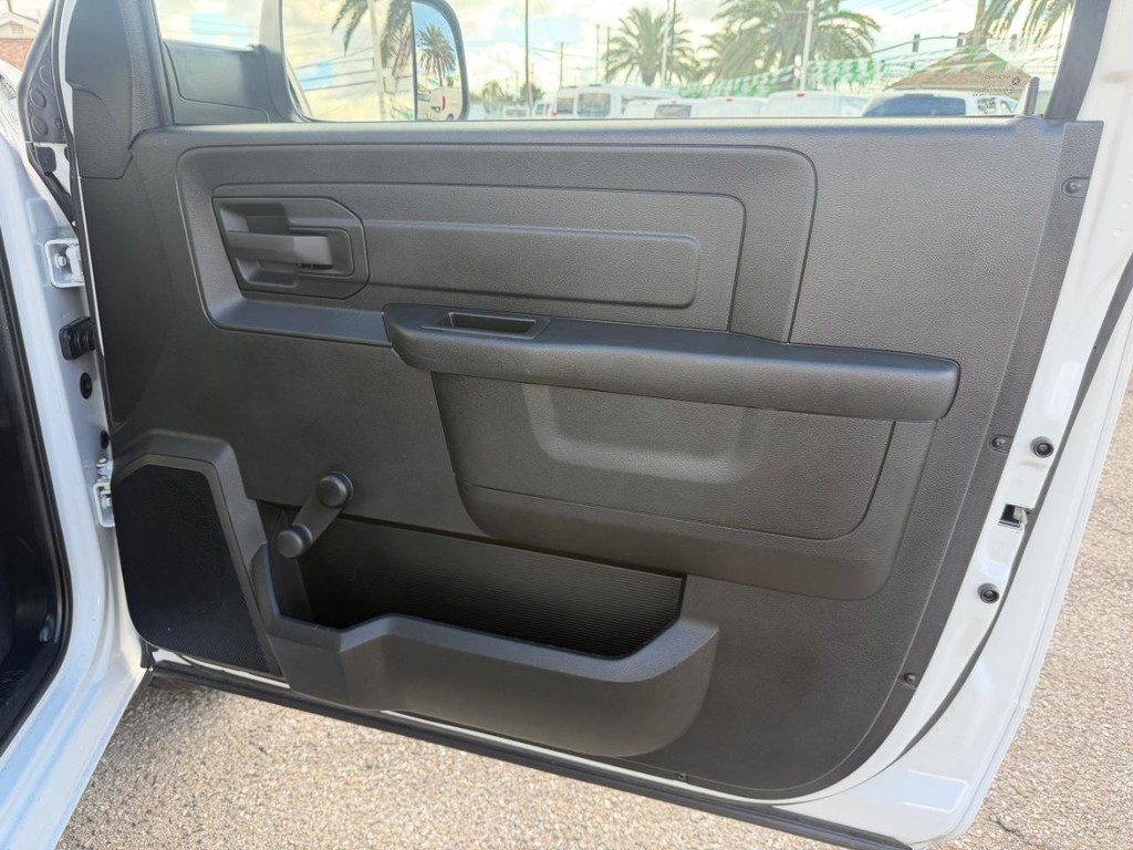 Ram 1500 Vehicle Full-screen Gallery Image 19