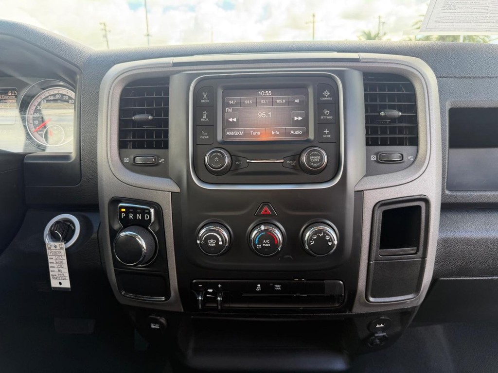 Ram 1500 Vehicle Full-screen Gallery Image 24