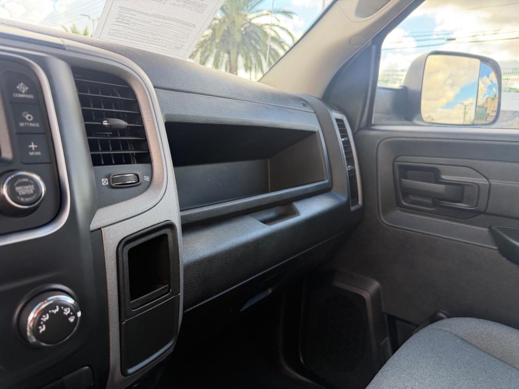 Ram 1500 Vehicle Full-screen Gallery Image 25