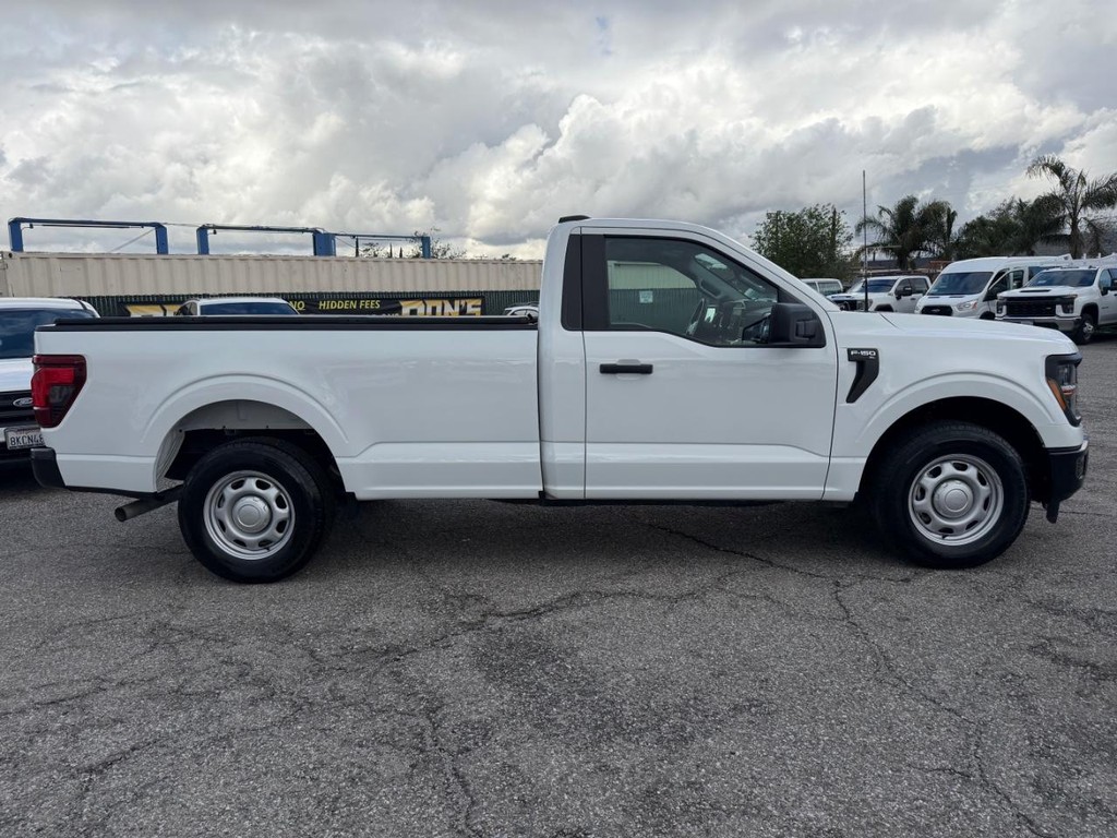 Ford F-150 Vehicle Full-screen Gallery Image 05