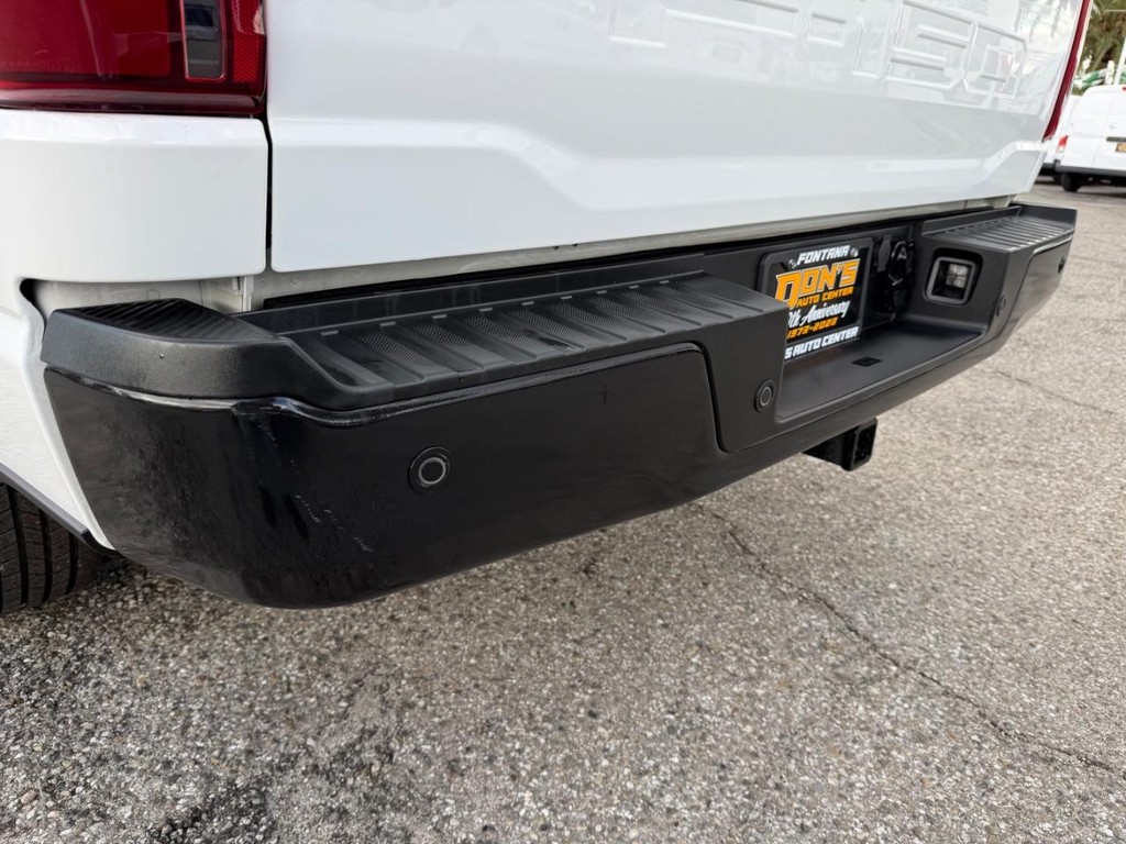 Ford F-150 Vehicle Full-screen Gallery Image 15
