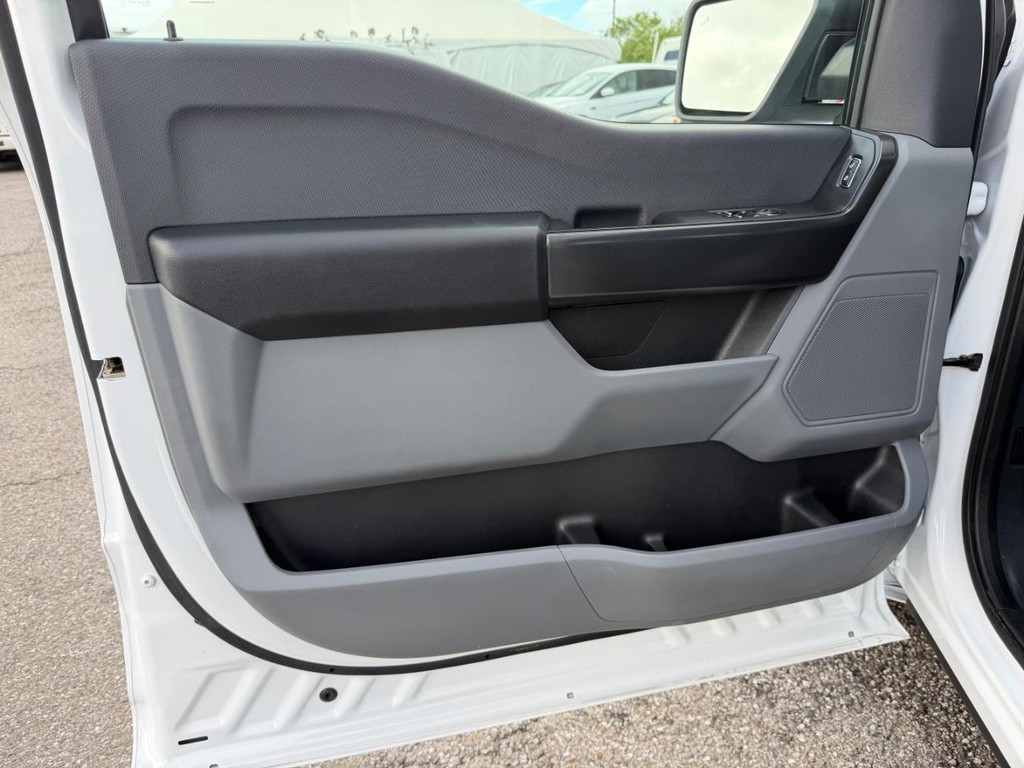 Ford F-150 Vehicle Full-screen Gallery Image 16