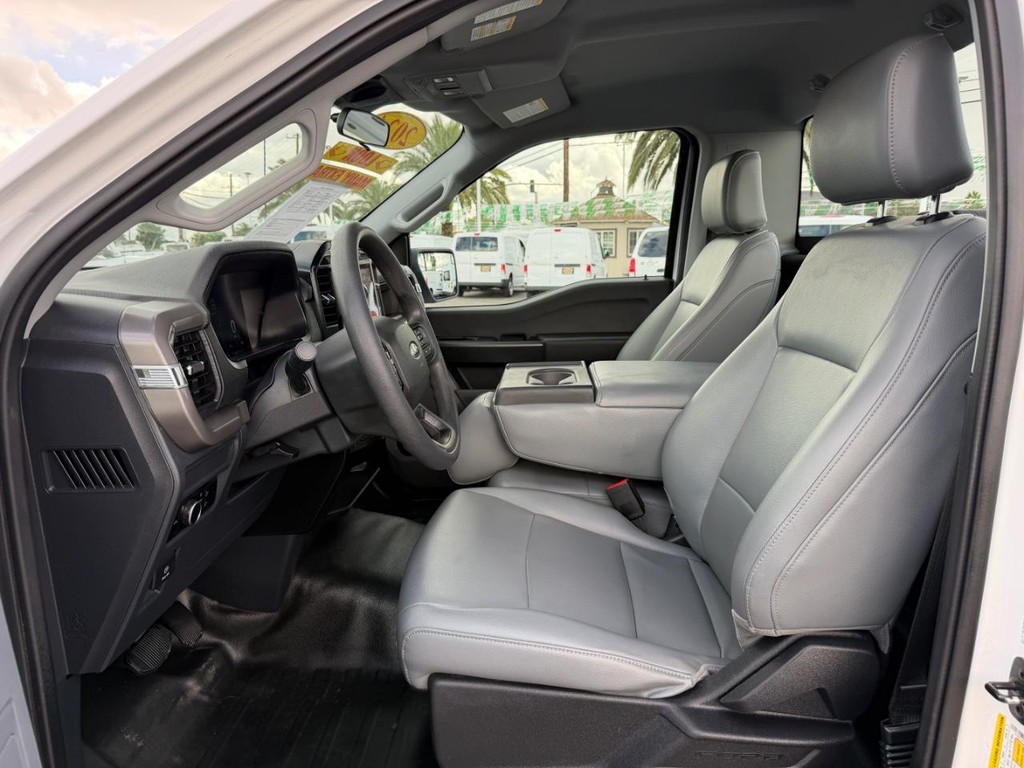 Ford F-150 Vehicle Full-screen Gallery Image 18