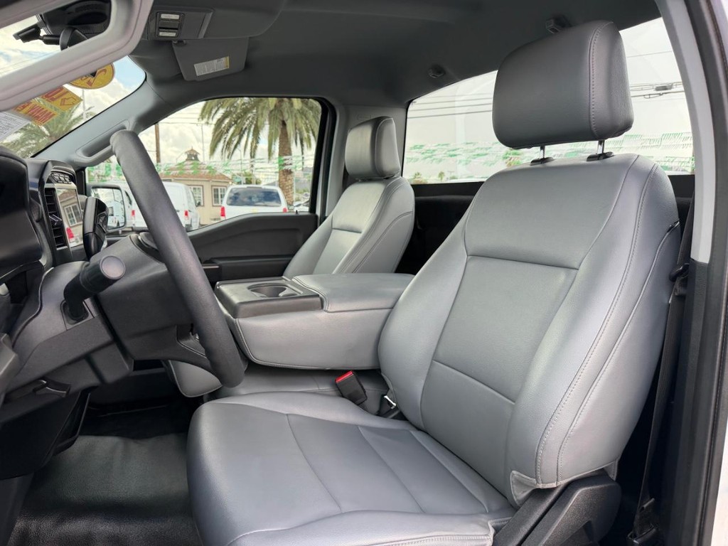 Ford F-150 Vehicle Full-screen Gallery Image 19