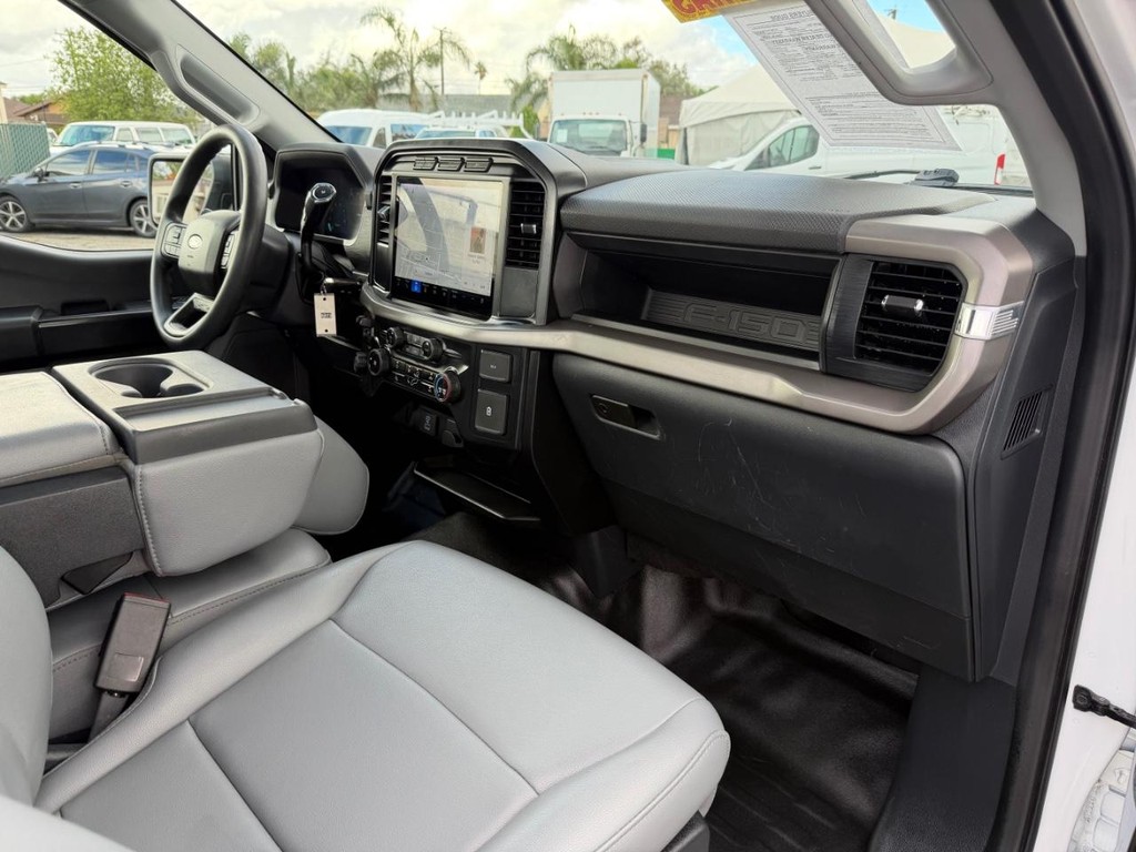 Ford F-150 Vehicle Full-screen Gallery Image 21