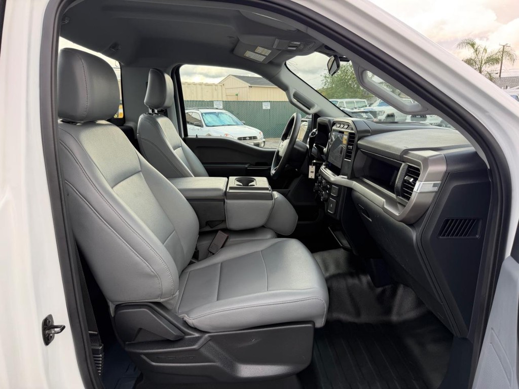 Ford F-150 Vehicle Full-screen Gallery Image 22