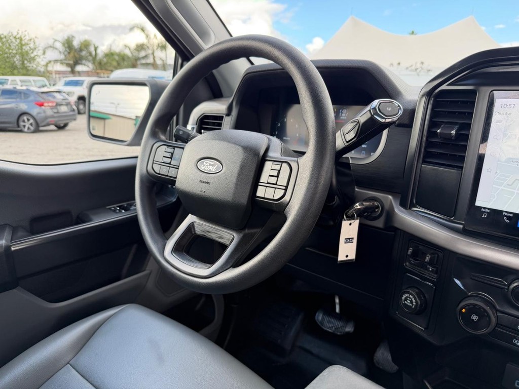 Ford F-150 Vehicle Full-screen Gallery Image 24