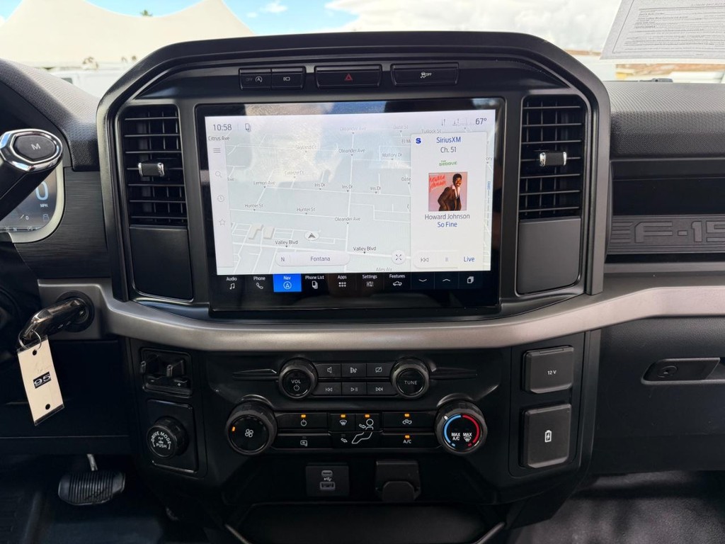 Ford F-150 Vehicle Full-screen Gallery Image 25